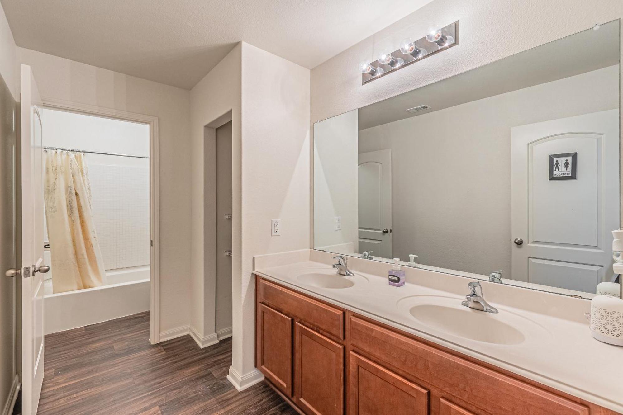 Luxury 5Br Dallas Retreat With Business Amenities - Perfect For Business Travelers, Families & Groups Bagian luar foto