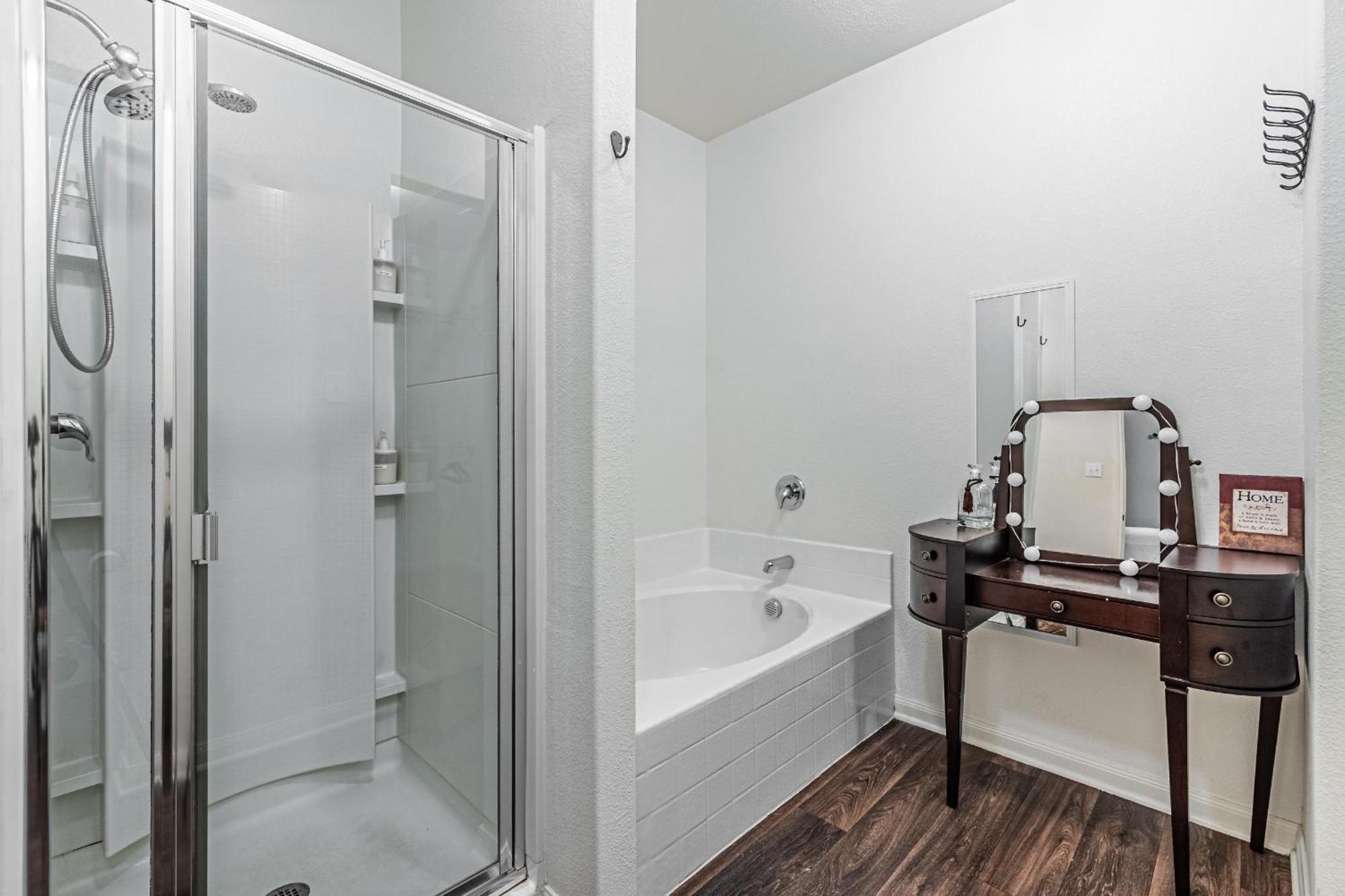 Luxury 5Br Dallas Retreat With Business Amenities - Perfect For Business Travelers, Families & Groups Bagian luar foto