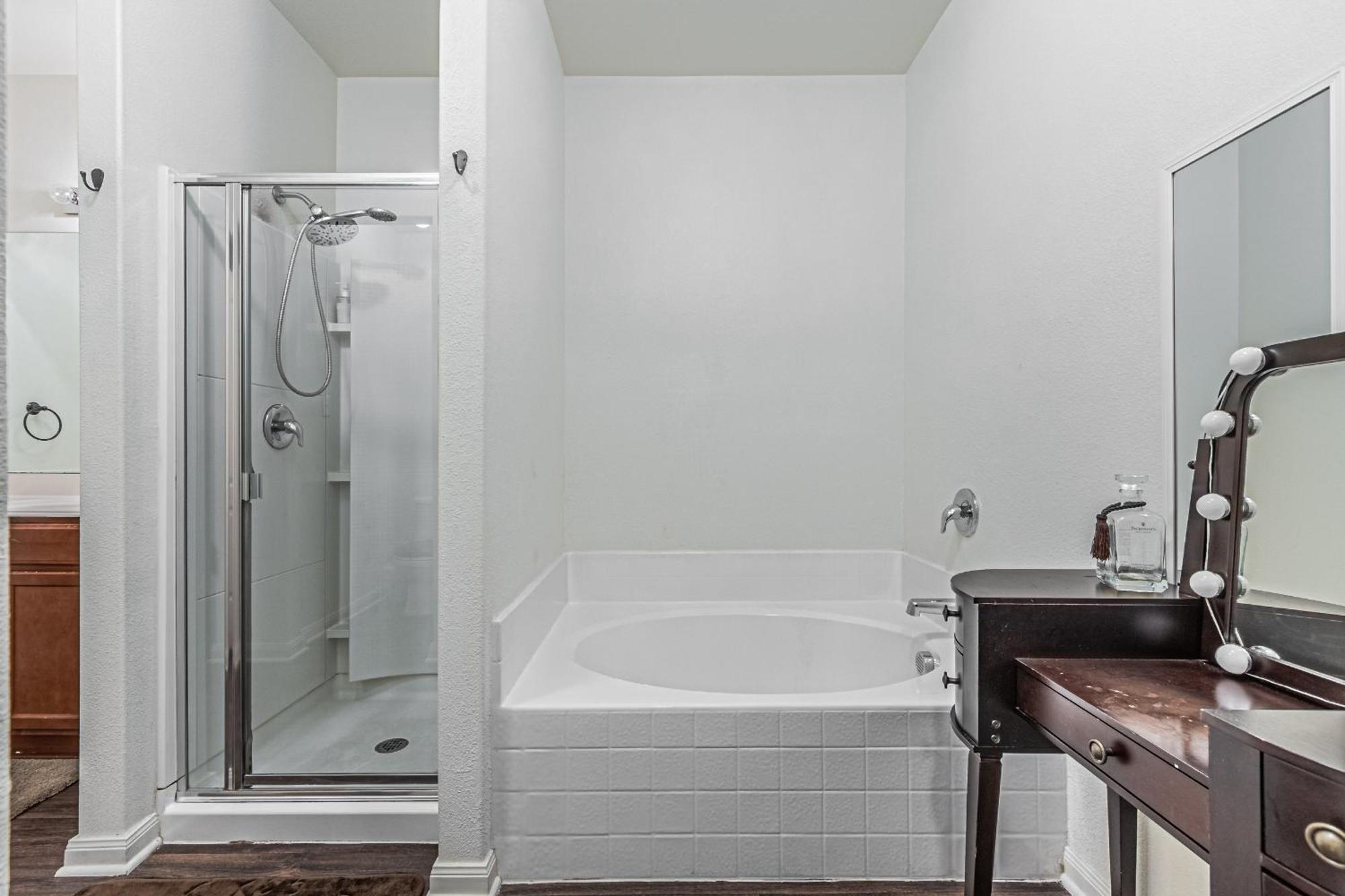 Luxury 5Br Dallas Retreat With Business Amenities - Perfect For Business Travelers, Families & Groups Bagian luar foto